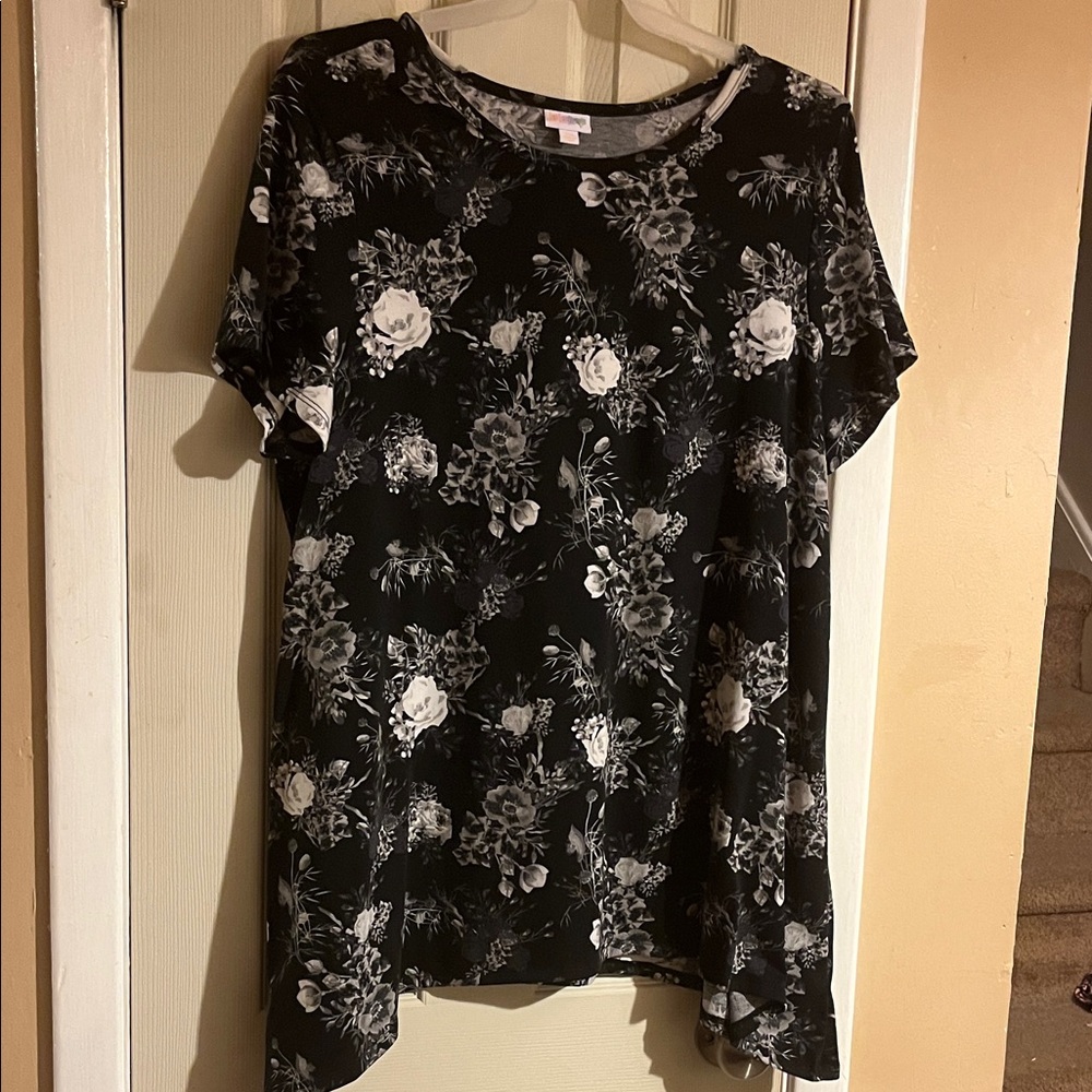 LuLaRoe Black and White Floral Short Sleeve Tee